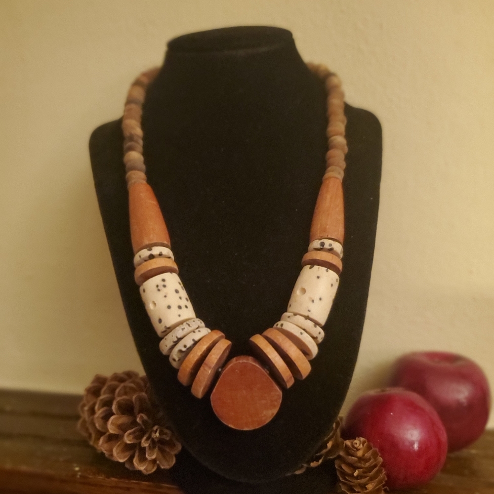 Wooden beaded necklace. 70s 80s vintage